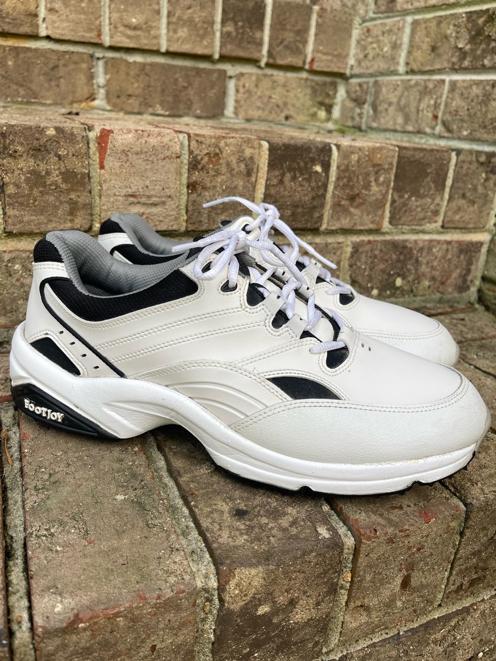 FootJoy Menโs Golf Shoes Size 10 White Black Spiked Leather 45428